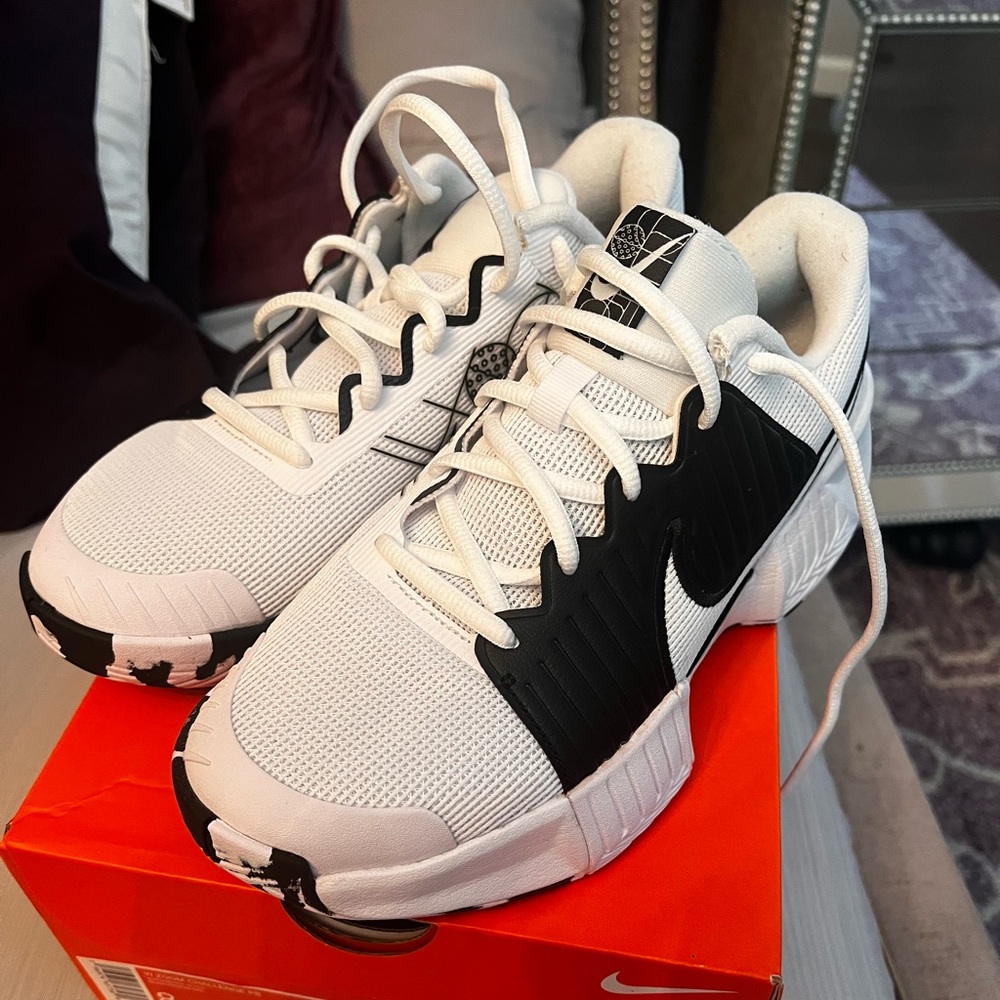 Brand new women’s Nike Pickleball tennis sneaker size 8